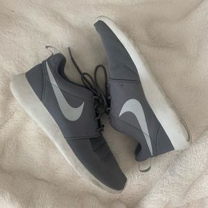 Nike Roshe Run tennis shoes